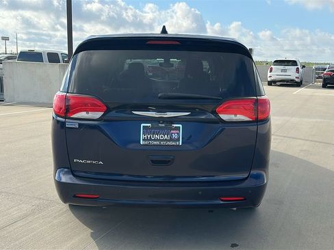 Used 2017 Chrysler Pacifica LX image 11