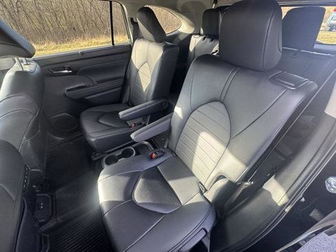 Certified 2024 Toyota Highlander XLE image 14
