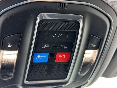 Used 2021 Jeep Grand Cherokee L Limited AWD/4WD image 32