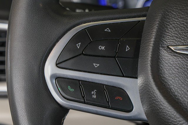 Used 2023 Chrysler Pacifica Touring-L FWD image 24