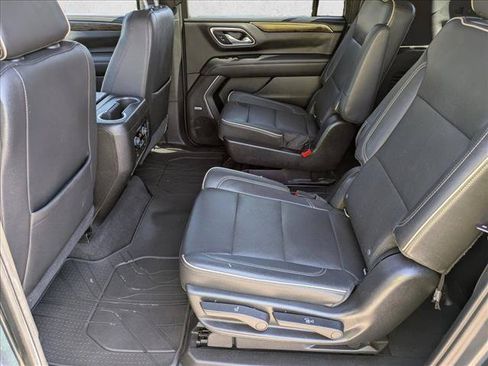Used 2021 Chevrolet Suburban Premier w/ Premium Package AWD/4WD image 18