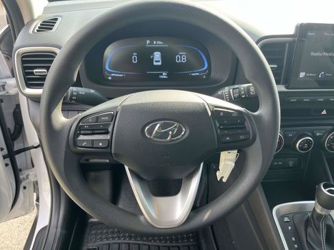 Certified 2025 Hyundai Venue SE FWD image 15