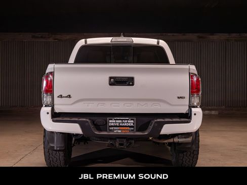 Used 2017 Toyota Tacoma Limited w/ Tow Package AWD/4WD image 7