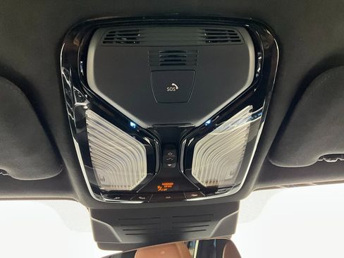 Used 2023 BMW X7 xDrive40i w/ Executive Package image 12