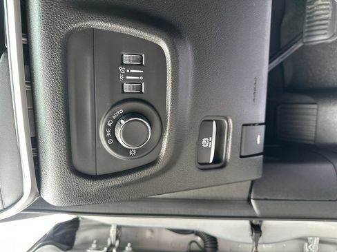 Used 2023 Jeep Grand Cherokee L Laredo AWD/4WD image 12