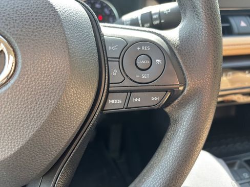 Used 2021 Toyota RAV4 XLE w/ Convenience Package image 25