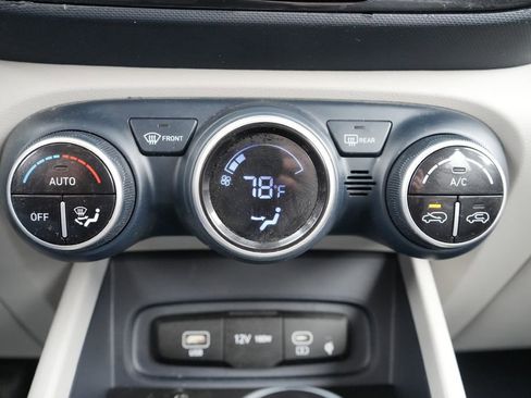 Certified 2023 Hyundai Venue Limited w/ Cargo Package image 31