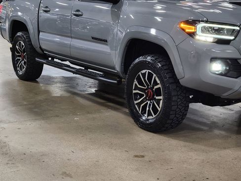 Used 2021 Toyota Tacoma TRD Sport w/ Technology Package RWD image 12