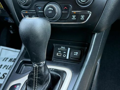 Used 2015 Jeep Cherokee Latitude w/ Trailer Tow Group FWD image 33