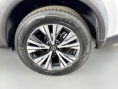 Used 2021 Nissan Rogue SV image 37