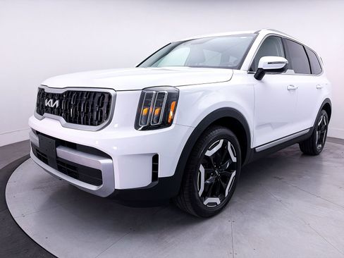 Certified 2024 Kia Telluride EX w/ EX Captain's Chair Package AWD/4WD image 14