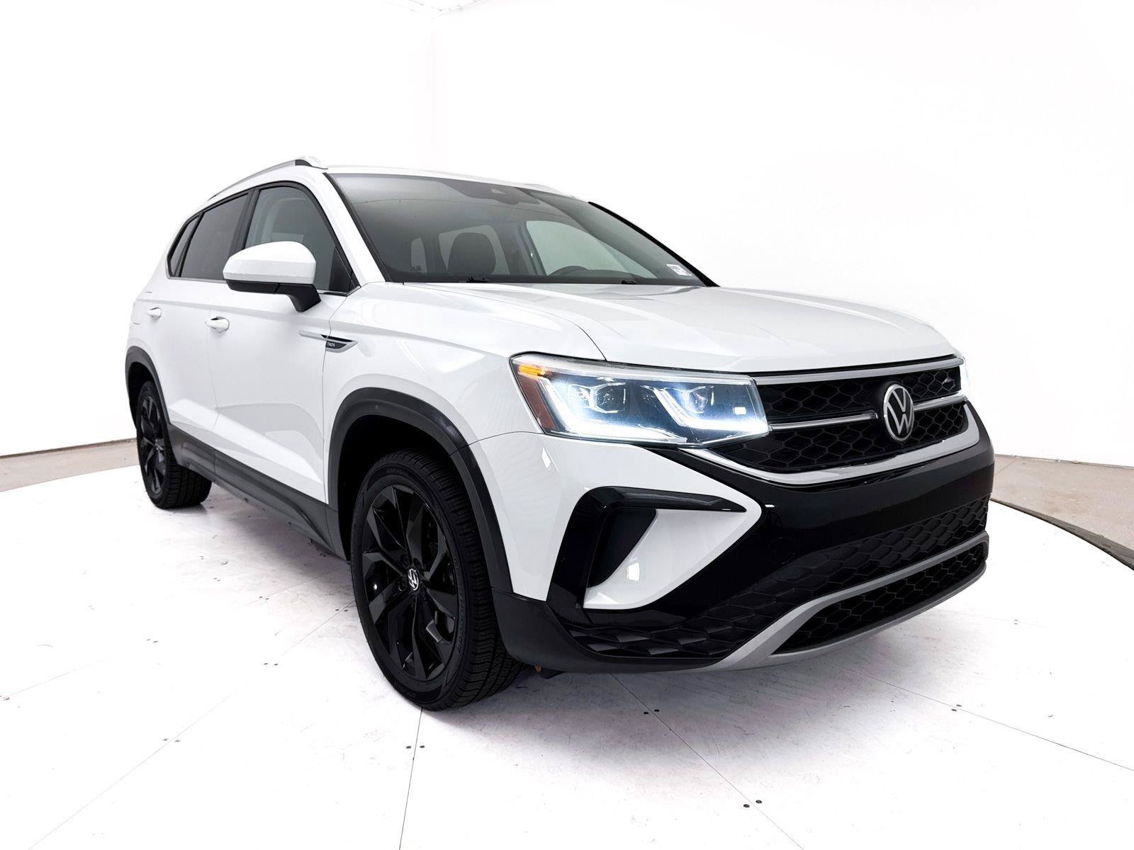 Used 2022 Volkswagen Taos SEL w/ Panoramic Sunroof Package FWD image 10