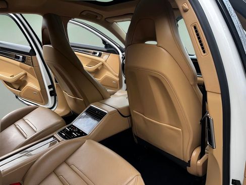 Used 2018 Porsche Panamera image 24