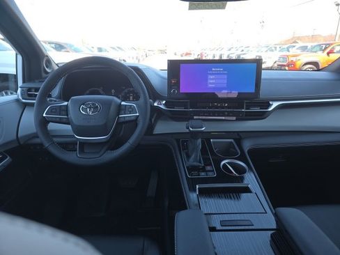 New 2026 Toyota Sienna XSE image 13