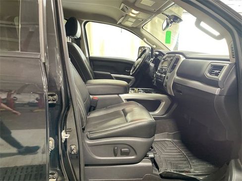 Used 2019 Nissan Titan PRO-4X w/ Pro-4x Convenience Package image 24
