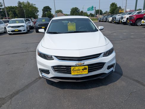 Used 2017 Chevrolet Malibu LT w/ Leather Package FWD image 3