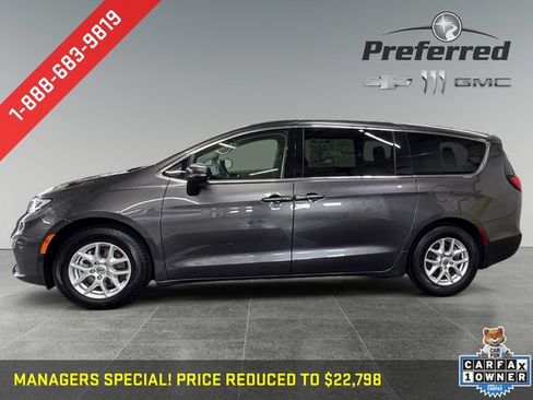 Used 2023 Chrysler Pacifica Touring-L FWD image 10