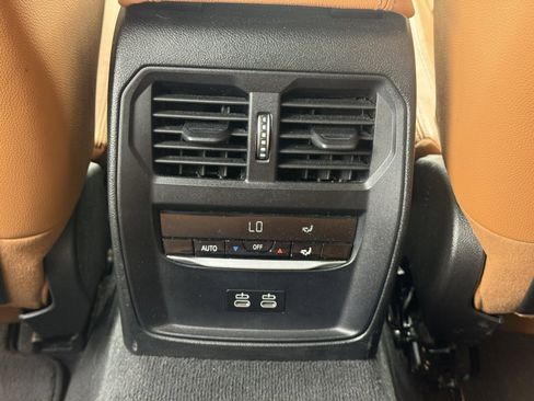 Used 2021 BMW 330i Sedan w/ M Sport Package RWD image 24