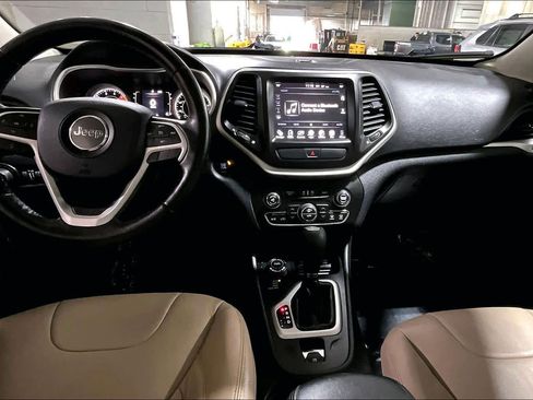 Used 2016 Jeep Cherokee Latitude w/ Comfort/Convenience Group image 16