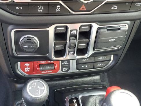 Used 2024 Jeep Wrangler Unlimited Rubicon w/ Convenience Group image 19