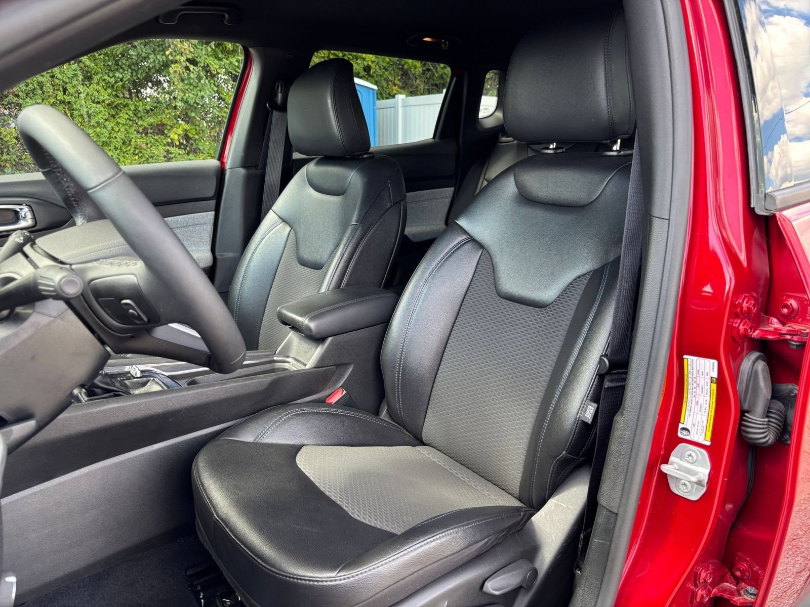 Used 2025 Jeep Compass Latitude AWD/4WD image 35
