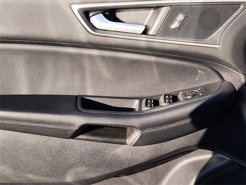 Used 2021 Ford Edge SEL w/ Convenience Package image 24