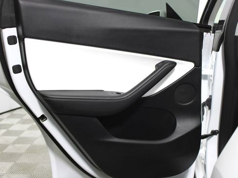 Used 2022 Tesla Model Y Long Range image 20