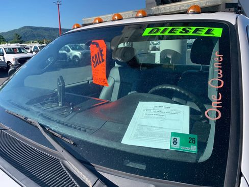 Used 2013 Ford F550 2WD Regular Cab Super Duty w/ Payload Upgrade Pkg image 4