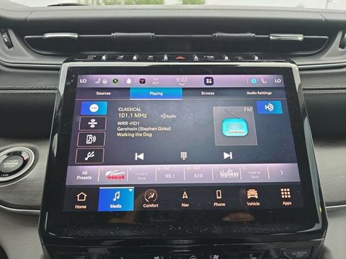 Used 2022 Jeep Grand Cherokee L Overland w/ Luxury Tech Group IV RWD image 8