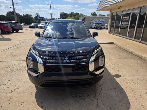 Used 2024 Mitsubishi Outlander ES FWD image 2