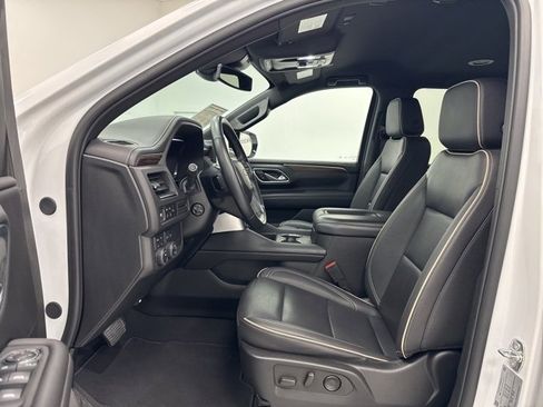 Used 2024 Chevrolet Suburban Premier image 25