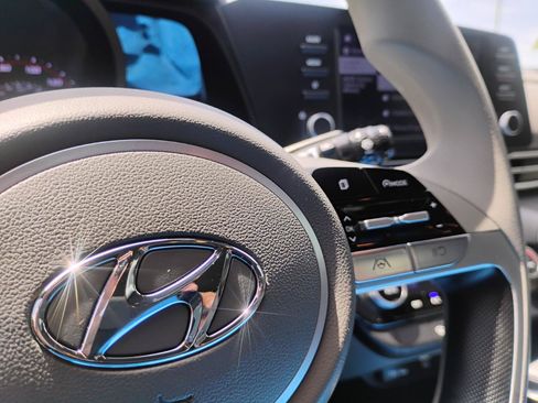 Used 2023 Hyundai Elantra SEL FWD image 14