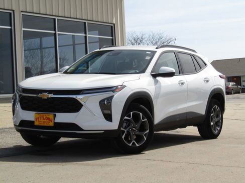 Used 2025 Chevrolet Trax LT image 12