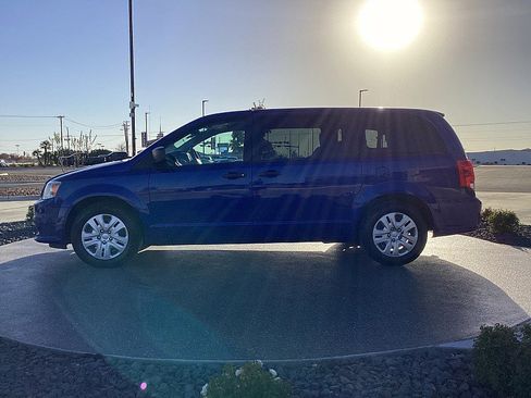 Used 2019 Dodge Grand Caravan SE w/ UConnect Hands-Free Group image 8