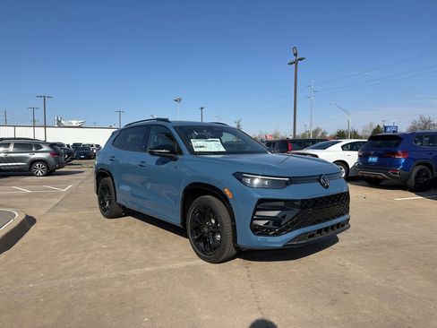 New 2026 Volkswagen Tiguan SE R-Line AWD/4WD image 3