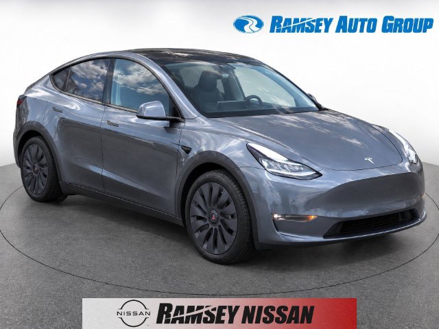 Used 2023 Tesla Model Y Long Range AWD/4WD image 1