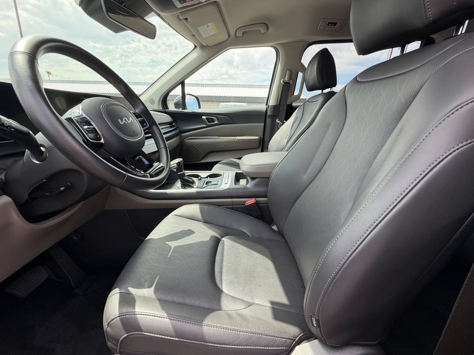 Used 2026 Kia Carnival FWD image 27
