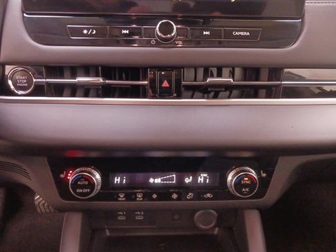 Used 2025 Mitsubishi Outlander SE image 23