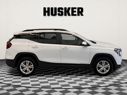 Used 2022 GMC Terrain SLE w/ Driver Convenience Package image 2