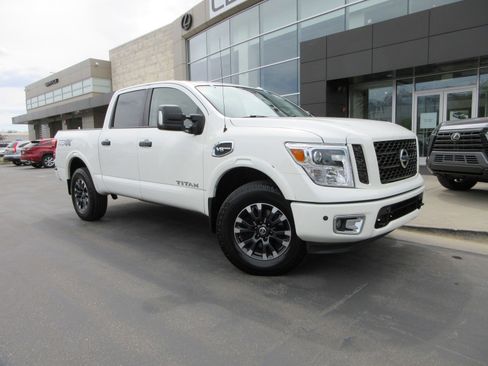 Used 2017 Nissan Titan PRO-4X AWD/4WD image 16