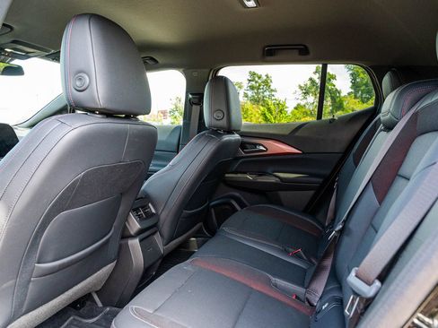 Used 2024 Chevrolet Equinox EV RS FWD image 16