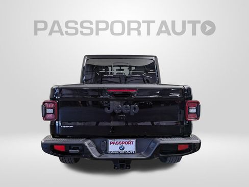 Used 2023 Jeep Gladiator Overland AWD/4WD image 6