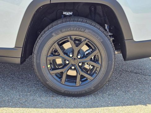 New 2026 Jeep Grand Cherokee L 2WD image 9
