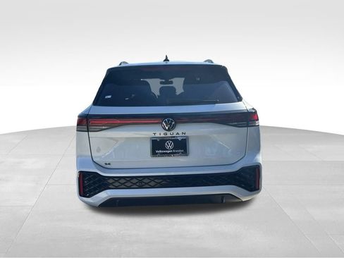New 2026 Volkswagen Tiguan SE R-Line image 4