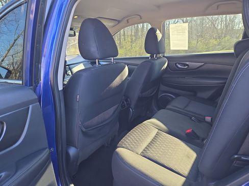 Used 2019 Nissan Rogue SV image 24