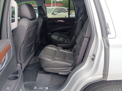Used 2019 Cadillac Escalade Luxury AWD/4WD image 18