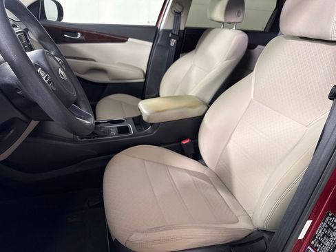 Used 2018 Kia Sorento FWD V6 image 11