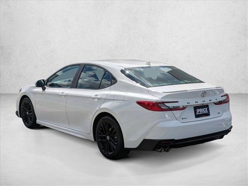 Used 2025 Toyota Camry SE image 8