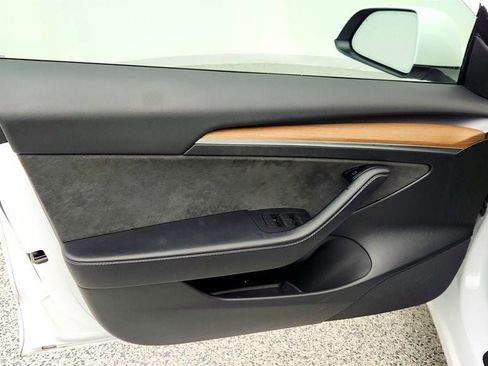 Used 2023 Tesla Model 3 Standard Range image 11