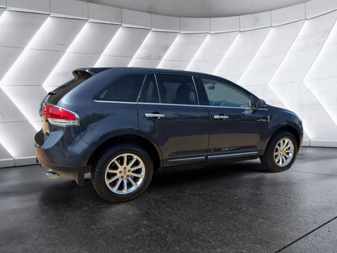 Used 2013 Lincoln MKX FWD image 5